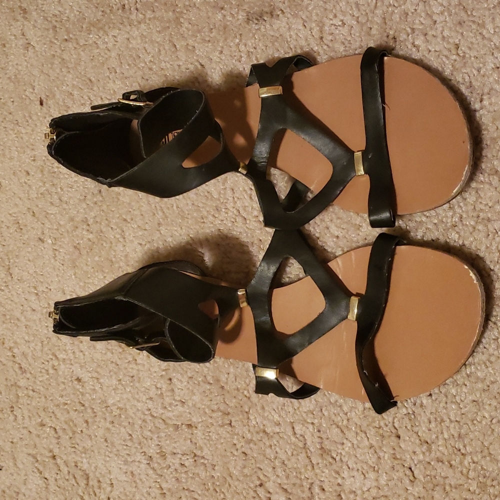 Gladiator sandal or free